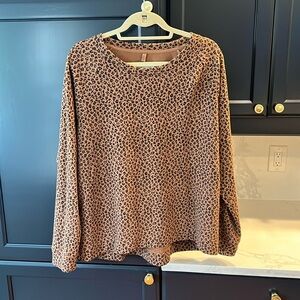 Lou & Grey cheetah light weight, super comfy sweatshirt